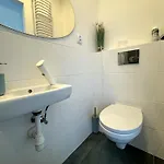 White House 1 *